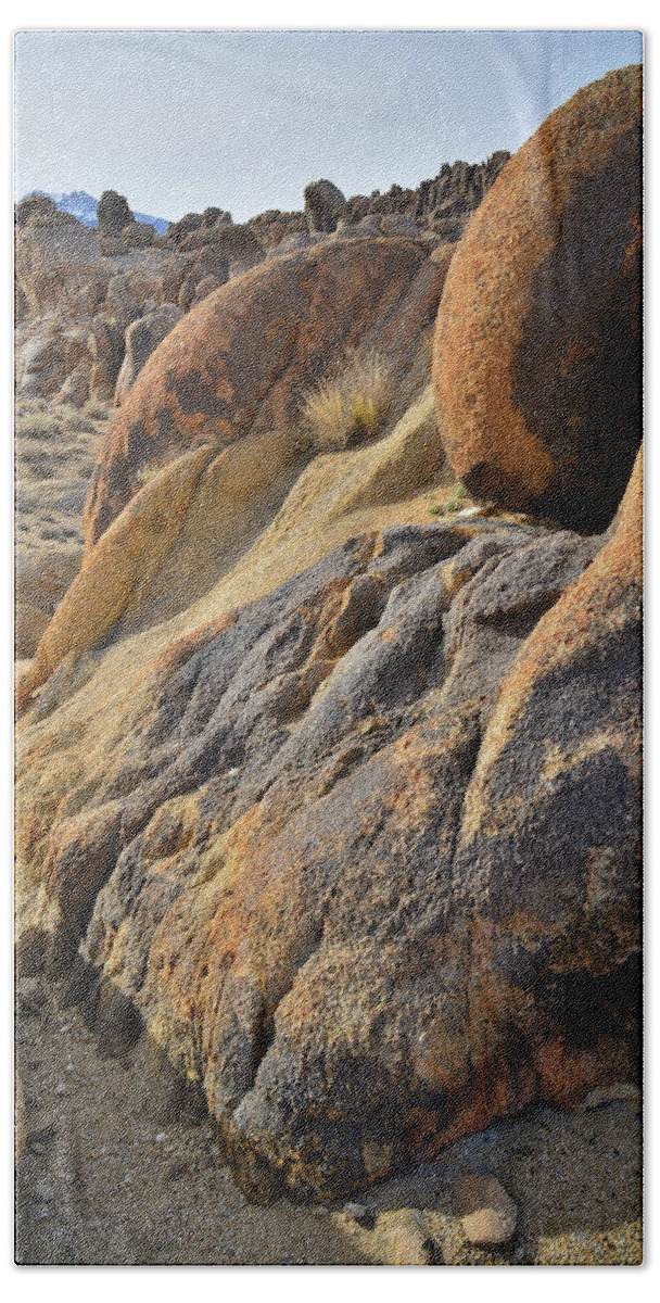 Alabama Hills Bath Towel featuring the photograph Golden Boulders in Alabama Hills by Ray Mathis