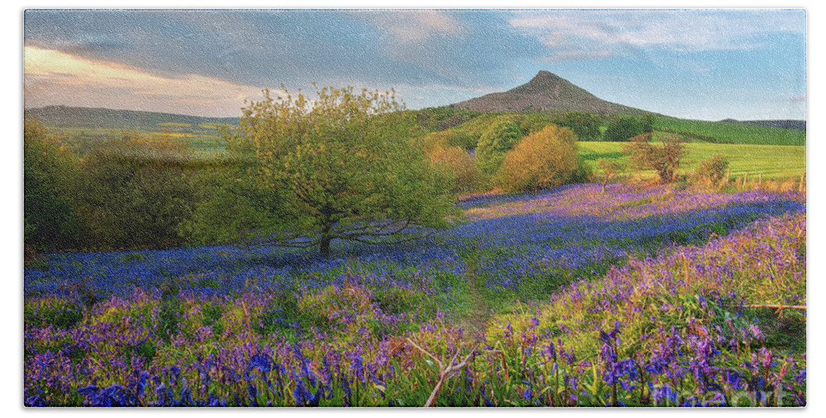 Mtphotography Bath Towel featuring the photograph Golden hour at Roseberry Topping by Mariusz Talarek