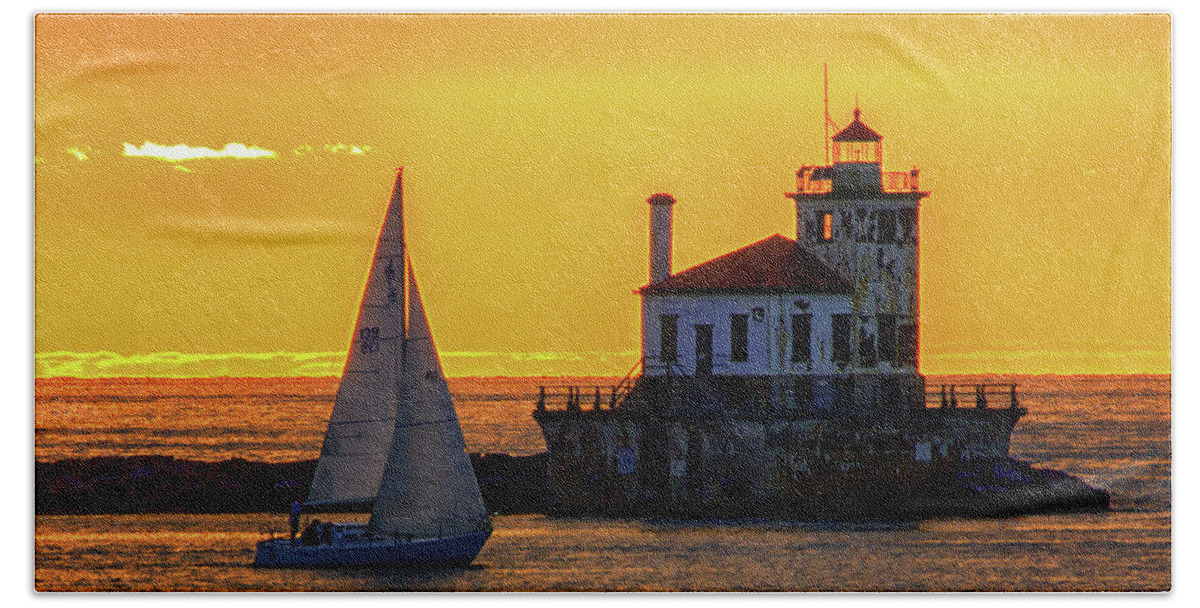 Sailboat Bath Towel featuring the photograph Golden Sunset by Rod Best