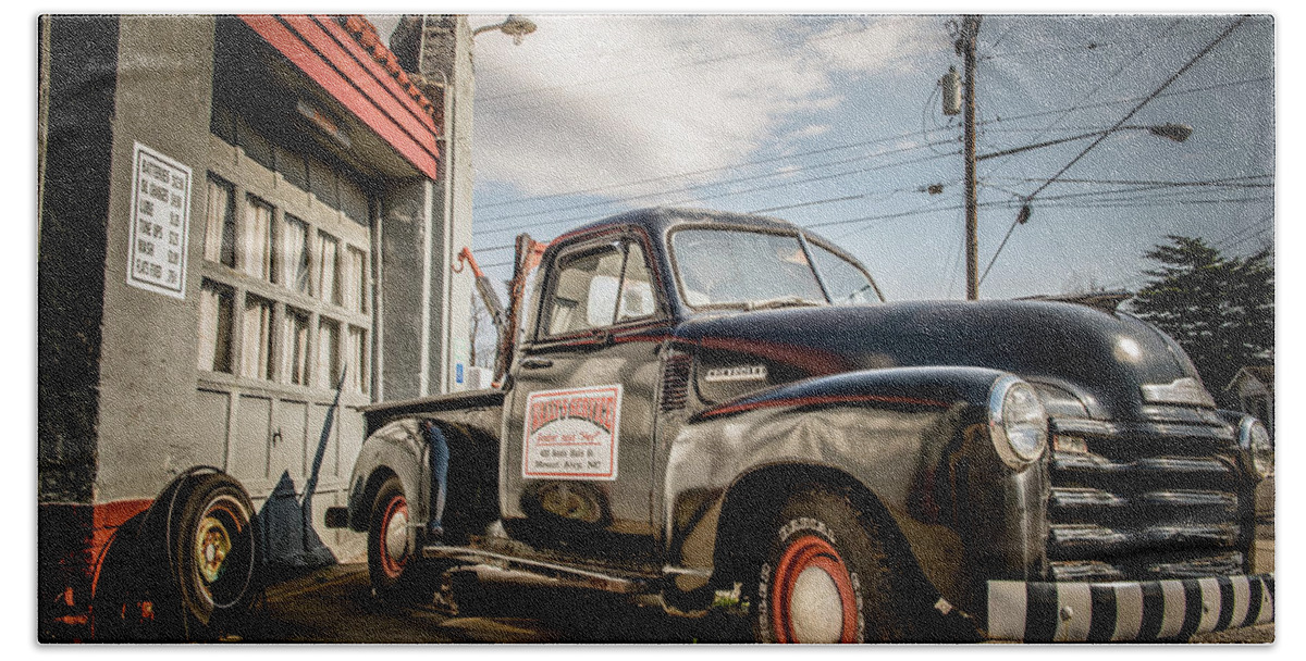 America Hand Towel featuring the photograph Goober's Tow Truck by Cynthia Wolfe