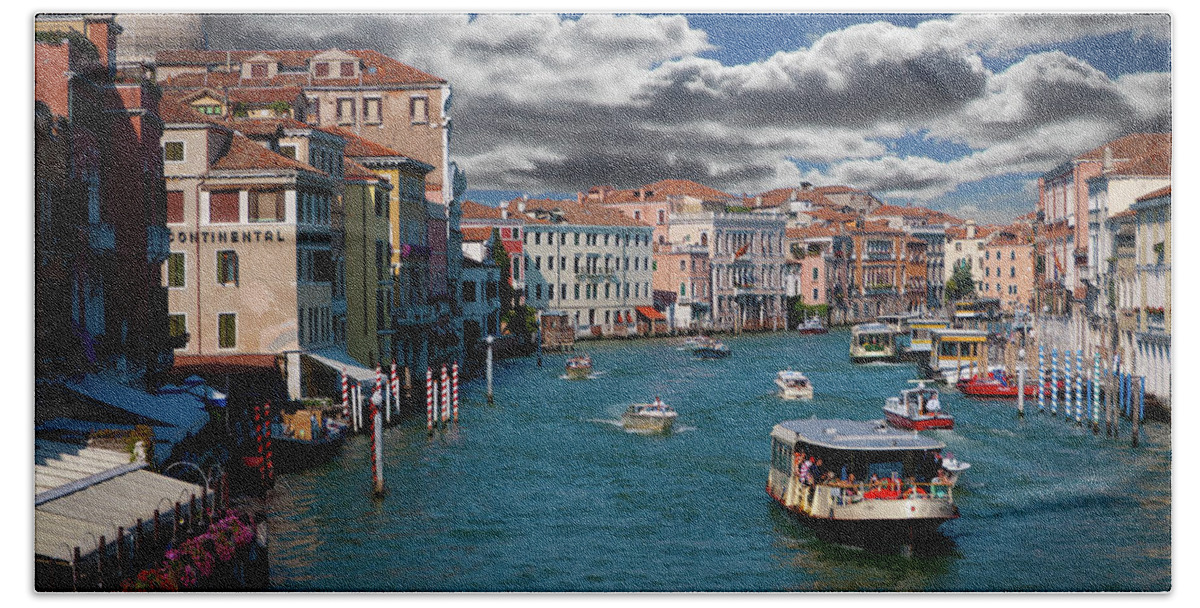 Grand Canal Bath Towel featuring the photograph Grand Canal Daylight by Harry Spitz