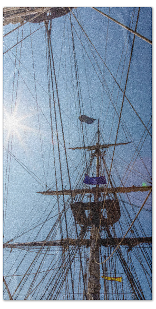 Niagara Bath Towel featuring the photograph Great Day To Sail A Tall Ship by Dale Kincaid