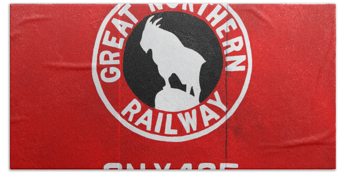 Caboose Bath Towel featuring the photograph Great Northern Caboose by Todd Klassy