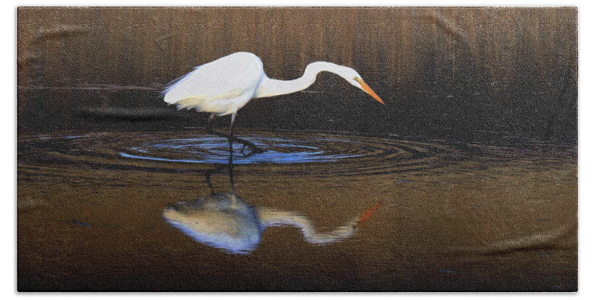 Great White Egret Hand Towel featuring the photograph Great White Egret III by Scott Cameron