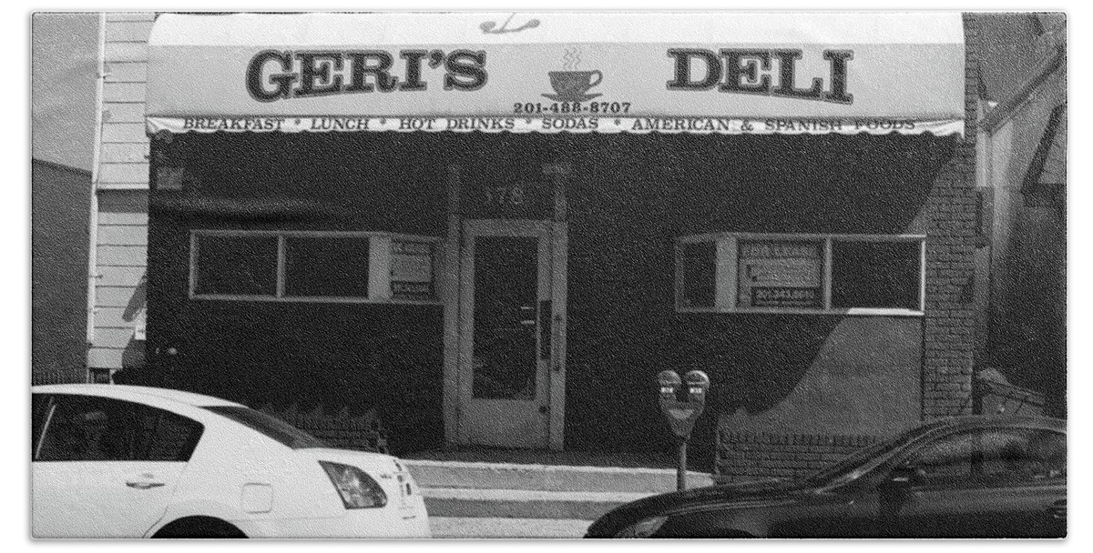 Alley Hand Towel featuring the photograph Hackensack, NJ - Geri's Deli BW 2018 by Frank Romeo