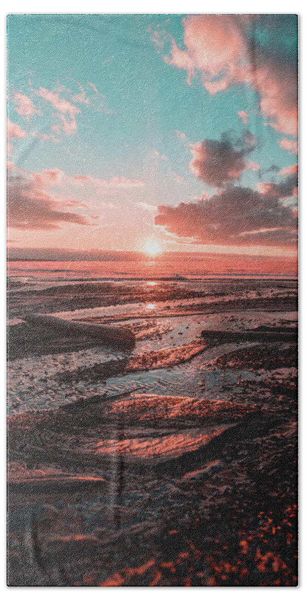 Sunset Hand Towel featuring the photograph Hamburg Beach Sunset by Dave Niedbala