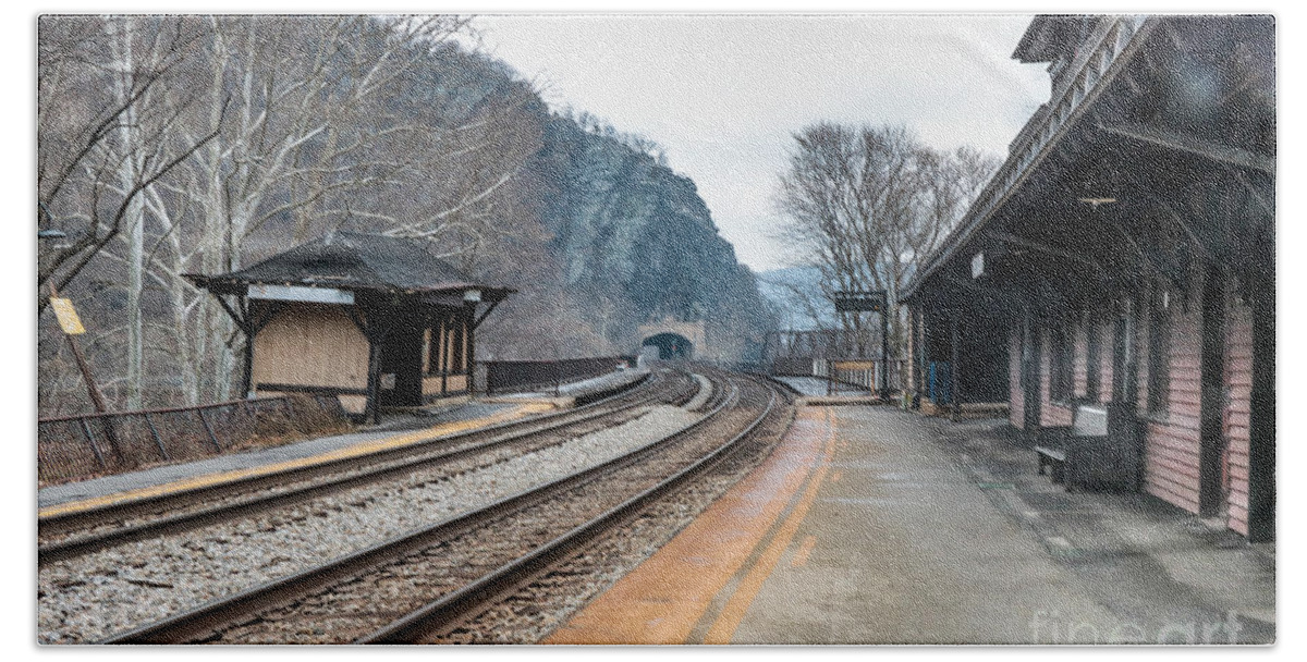 Csx Bath Towel featuring the photograph Harpers Ferry Train Station by Thomas Marchessault