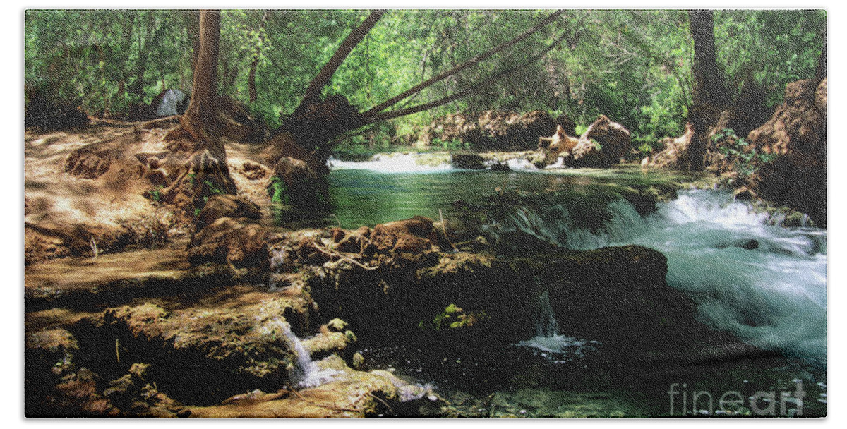 Havasupai Bath Towel featuring the photograph Havasu Creek In Campground by Kathy McClure