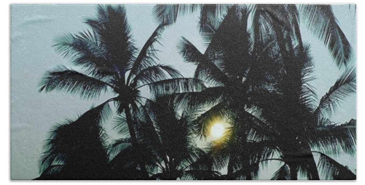  Hand Towel featuring the photograph Hawaii, I Took A Short Walk With Donna by Aleck Cartwright
