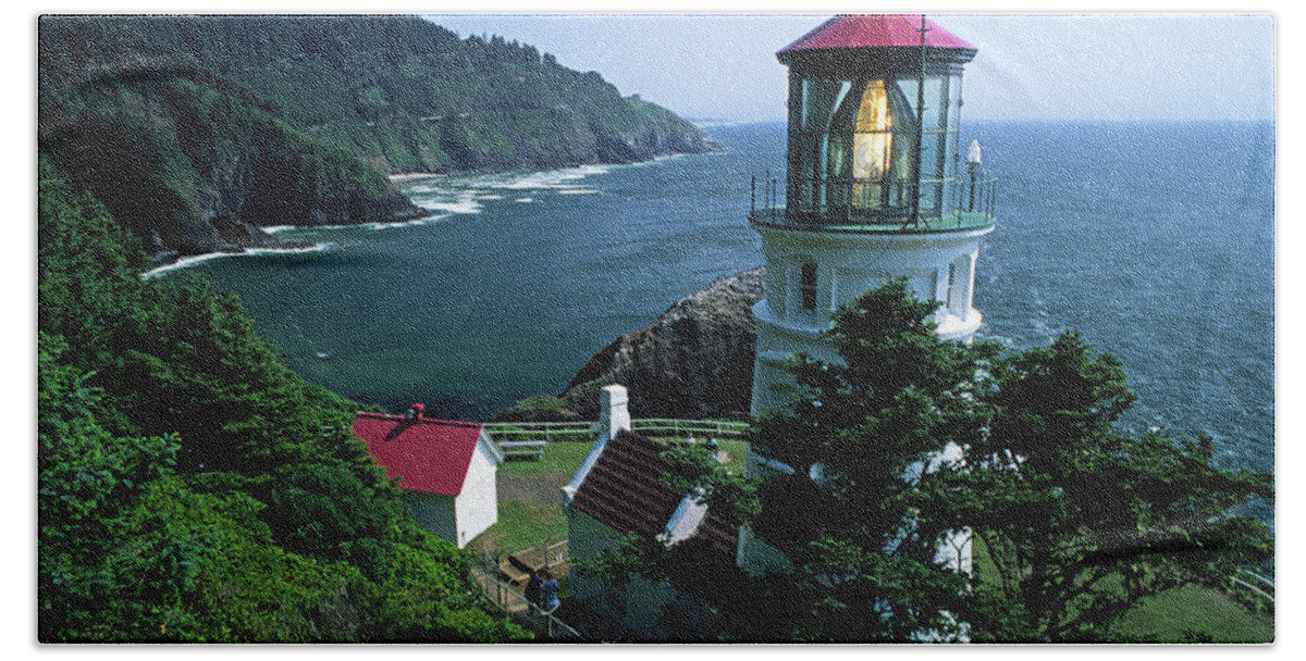 Scenic Hand Towel featuring the photograph Heceta Head Lighthouse by Doug Davidson
