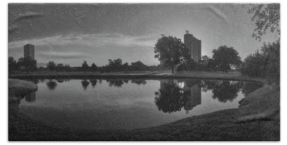 Houston Bath Towel featuring the photograph Hermann Park Sunrise Black and White by Joshua House