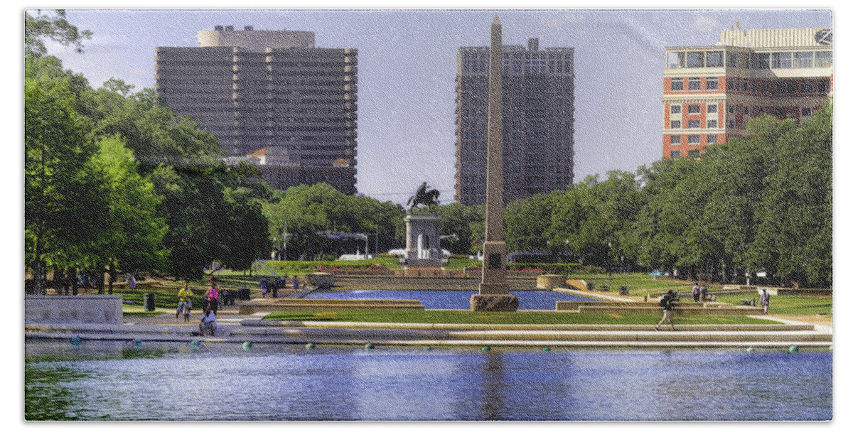 Houston Hand Towel featuring the photograph Hermann Park by Tim Stanley