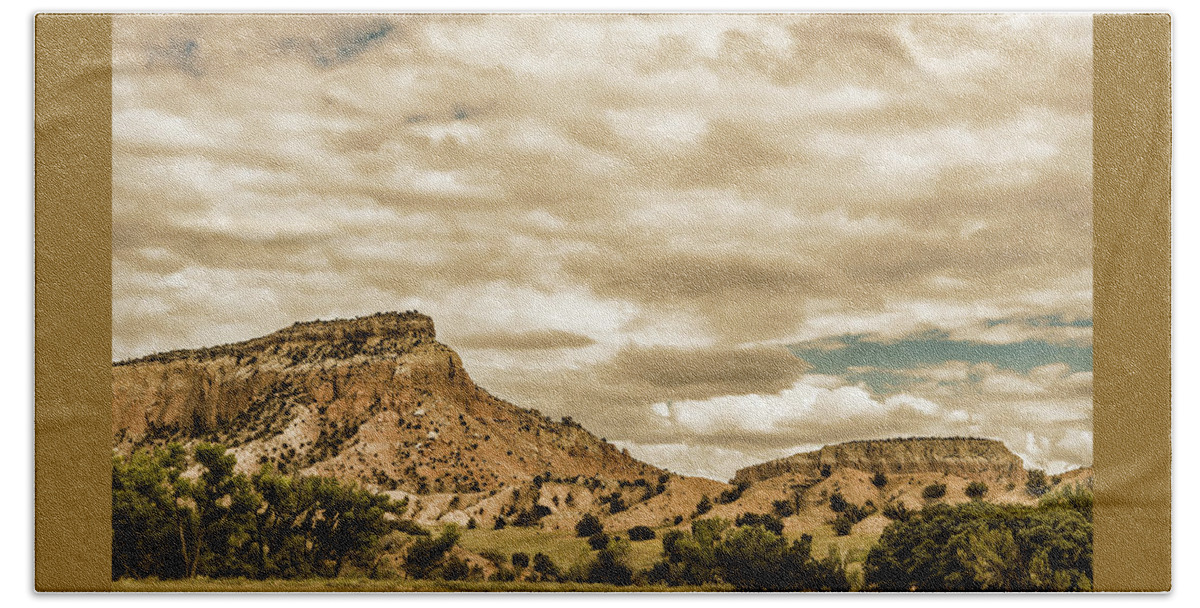 Abiquiu Bath Towel featuring the photograph Hills at the Ranch by Paul LeSage