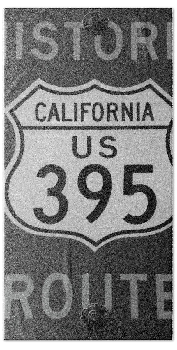 Sign Hand Towel featuring the photograph Historic 395 by Bridgette Gomes