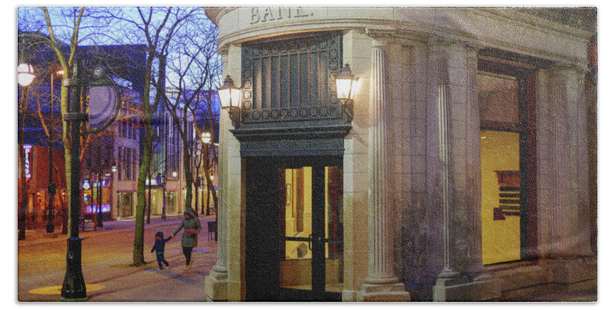 Madison Bath Towel featuring the photograph Historic Bank, Madison, Wisconsin by Todd Bannor