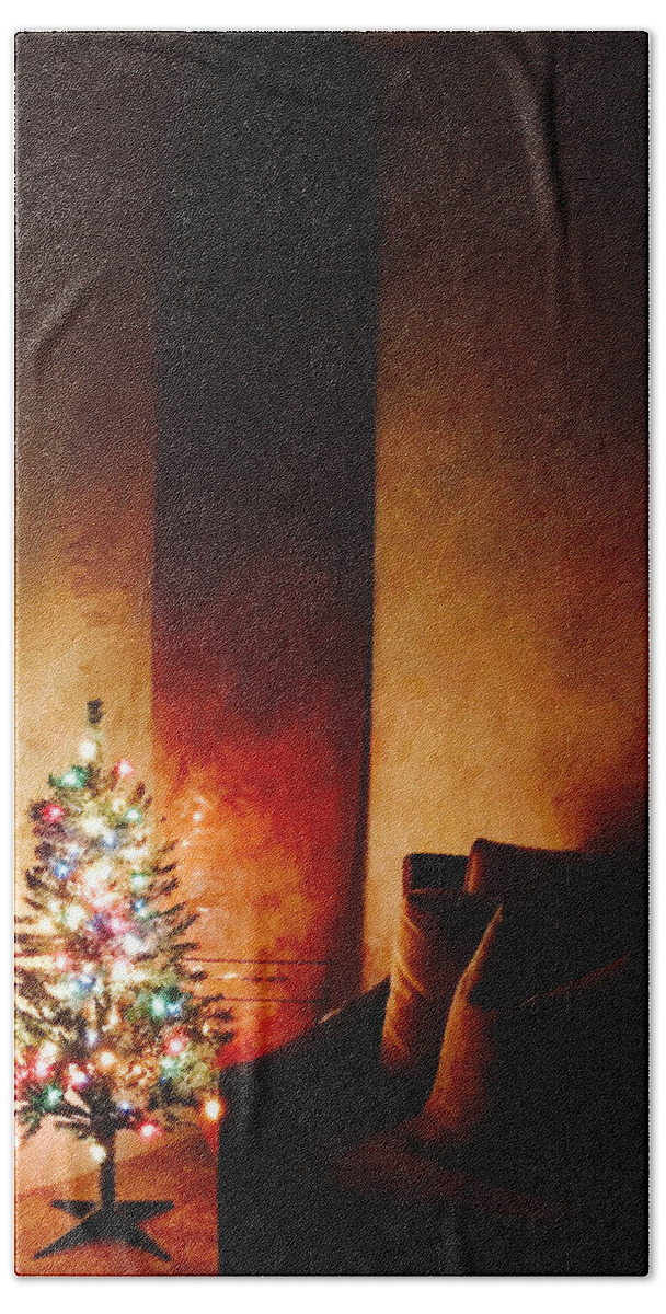 Christmas Bath Towel featuring the photograph Mele Kalikimaka Holiday Surfboard by Kathy Corday