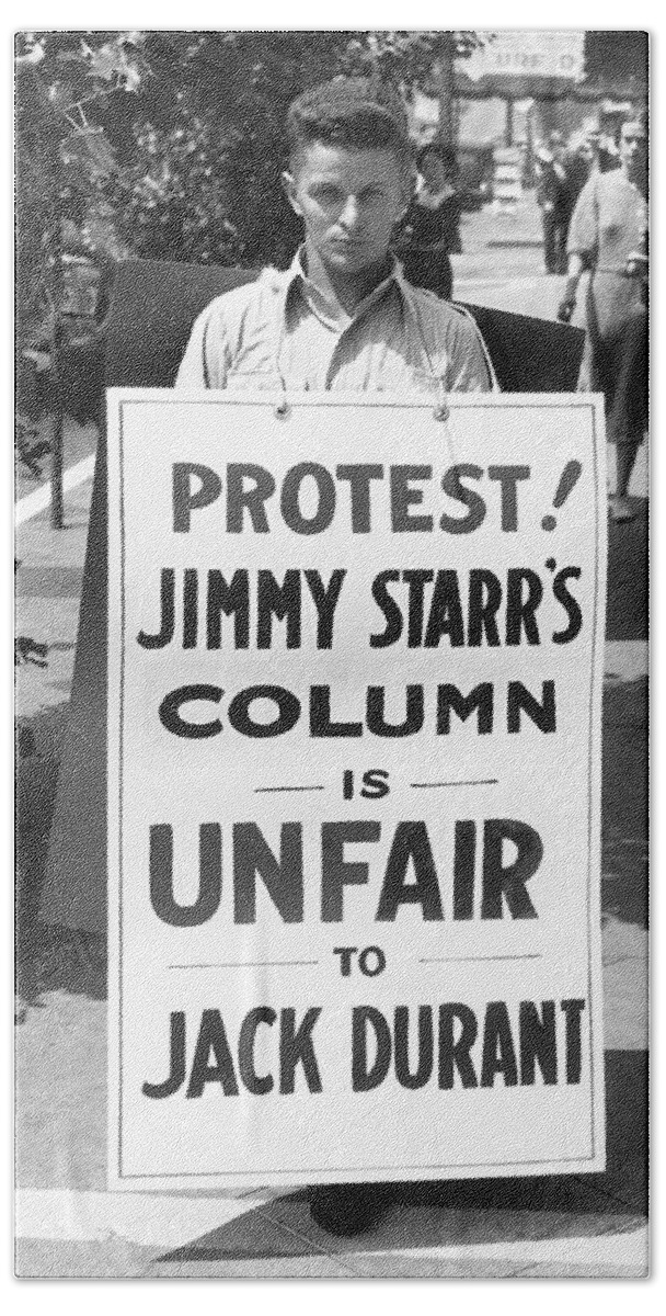 1930s Bath Towel featuring the photograph Hollywood Protest by Underwood Archives