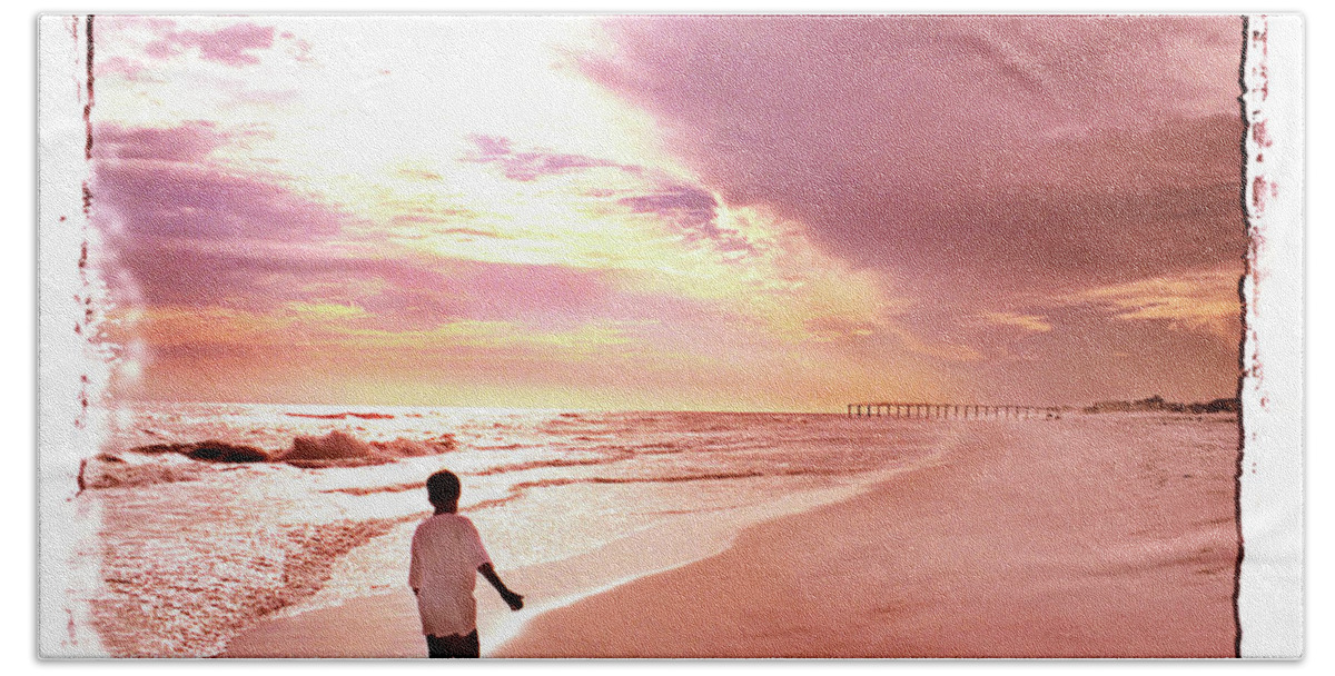 Sunset Bath Towel featuring the photograph Hope's Horizon by Marie Hicks