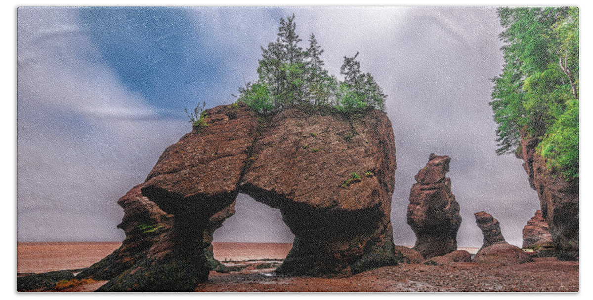 Hopewell Rocks Hand Towel featuring the photograph Hopewell Rocks by Patrick Boening