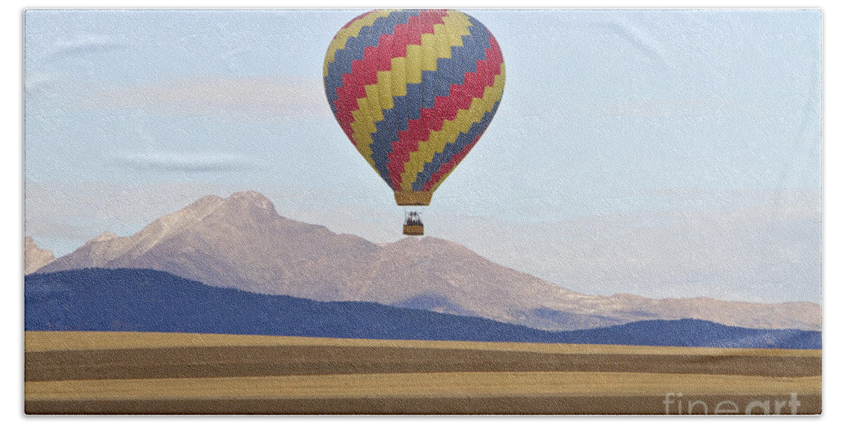 'hot Air Balloon' Bath Towel featuring the photograph Hot Air Balloon and Longs Peak by James BO Insogna