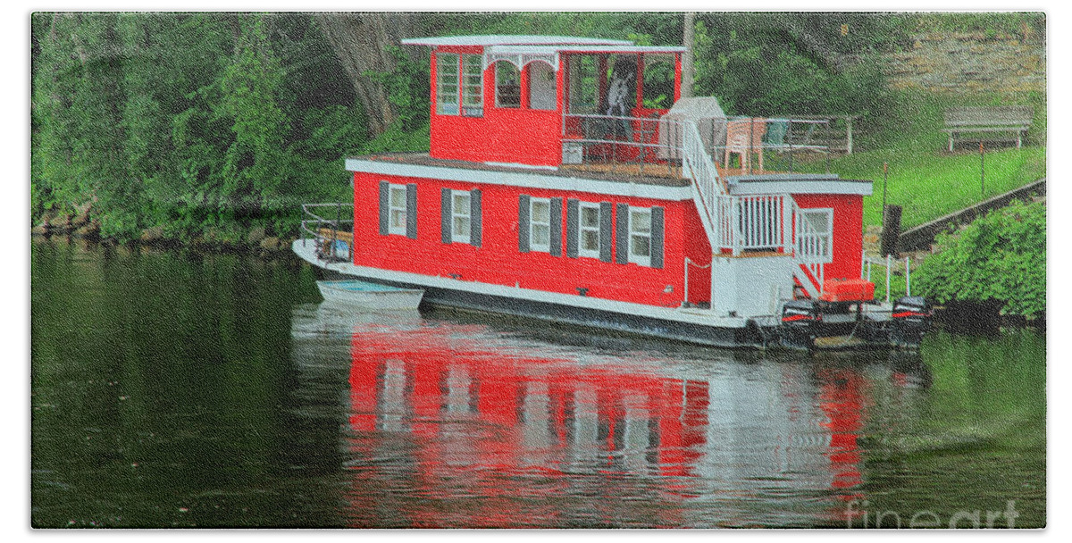 Boat Bath Towel featuring the photograph Houseboat on the Mississippi River by Teresa Zieba