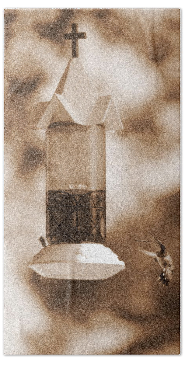 Hummingbird Hand Towel featuring the photograph Hummingbird - Sepia by Beth Vincent