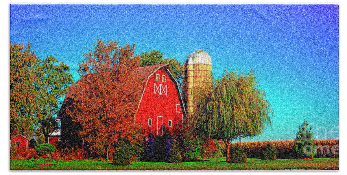 Huntley Hand Towel featuring the photograph Huntley Road Barn early morning by Tom Jelen