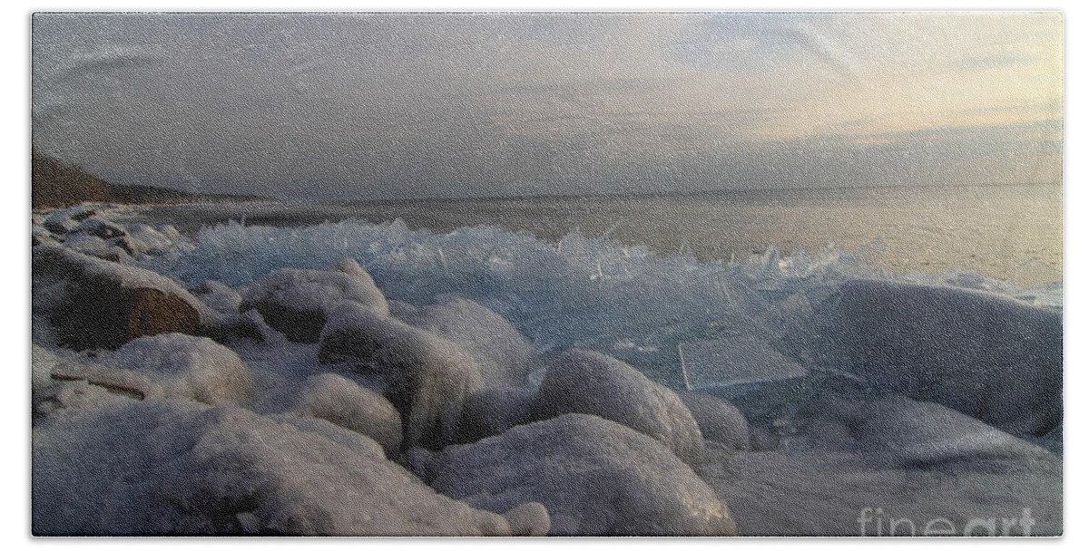 Ice Shove Bath Towel featuring the photograph Ice 2018 # 3 by Rick Rauzi