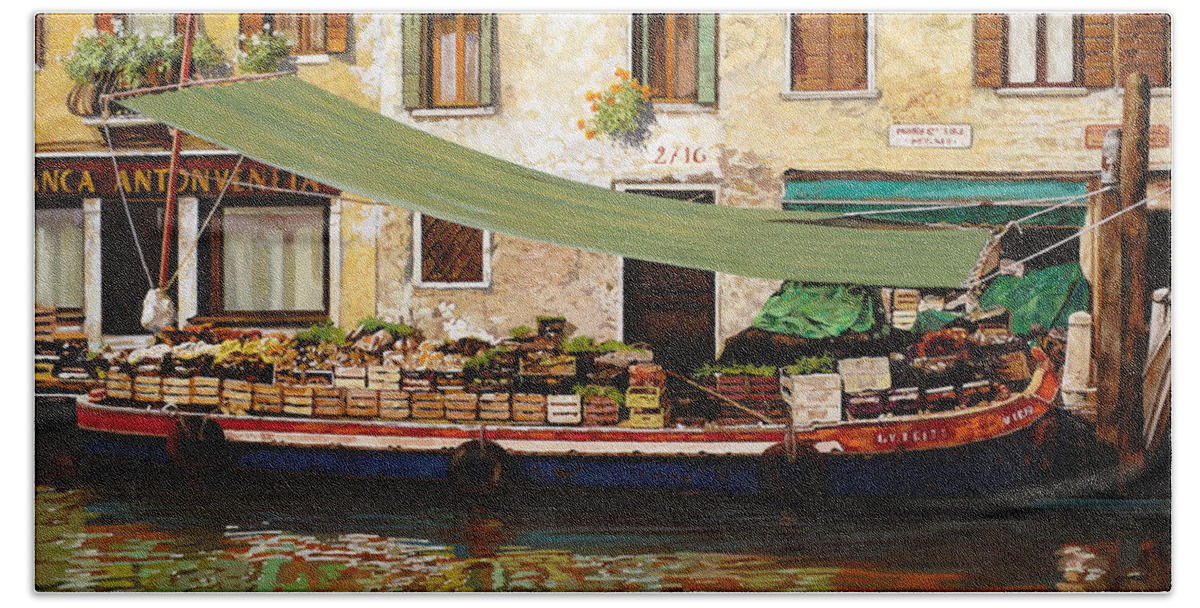  Venice Bath Towel featuring the painting il mercato galleggiante a Venezia by Guido Borelli