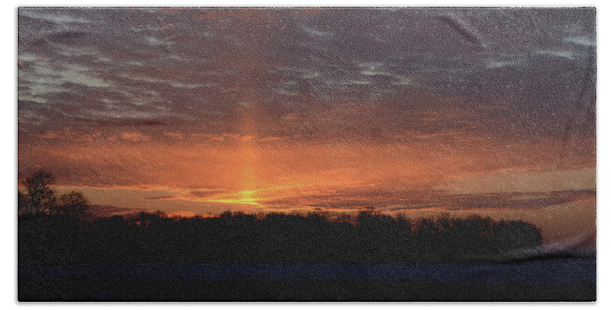 Sunset Bath Towel featuring the photograph Indiana Evening by Wanda Jesfield