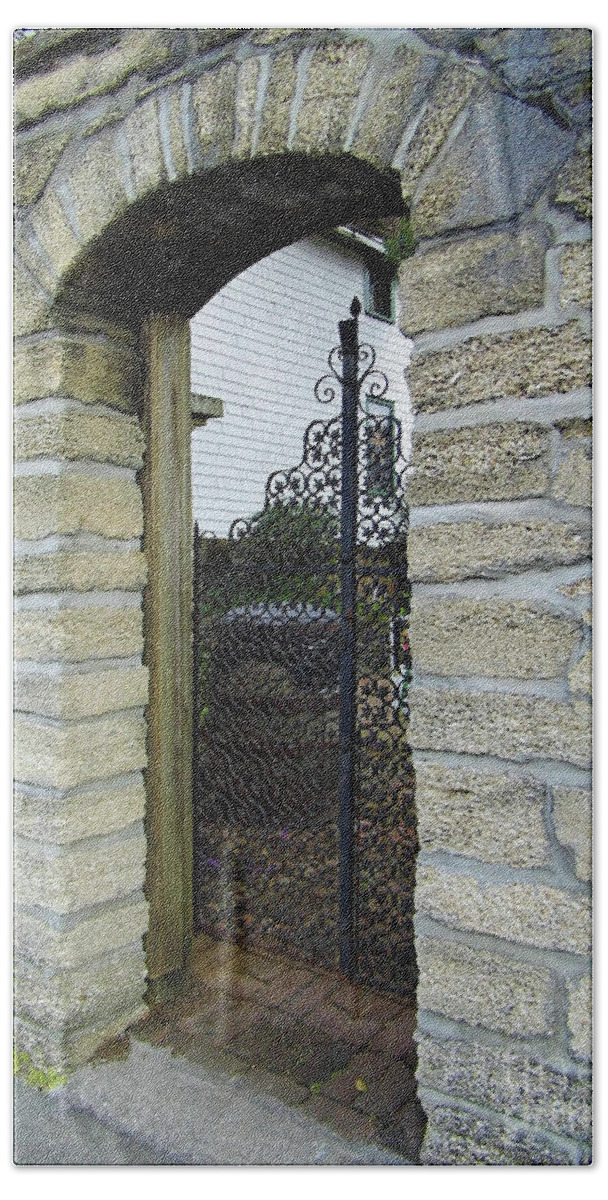 Door Hand Towel featuring the photograph Iron Gate To The Garden by D Hackett