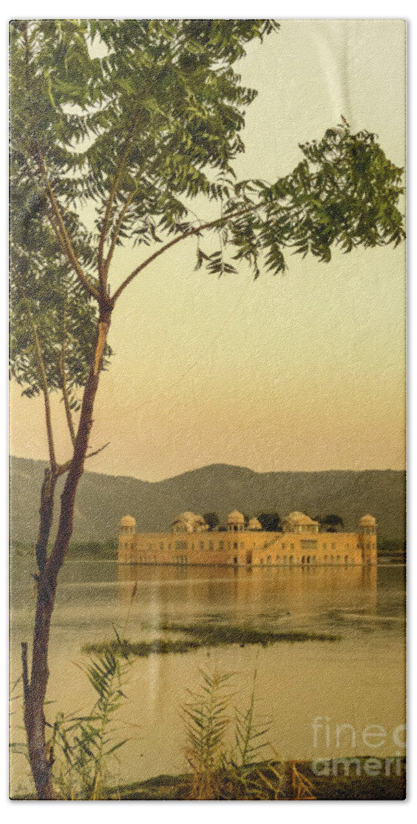 Lake Hand Towel featuring the photograph Jal Mahal by Werner Padarin
