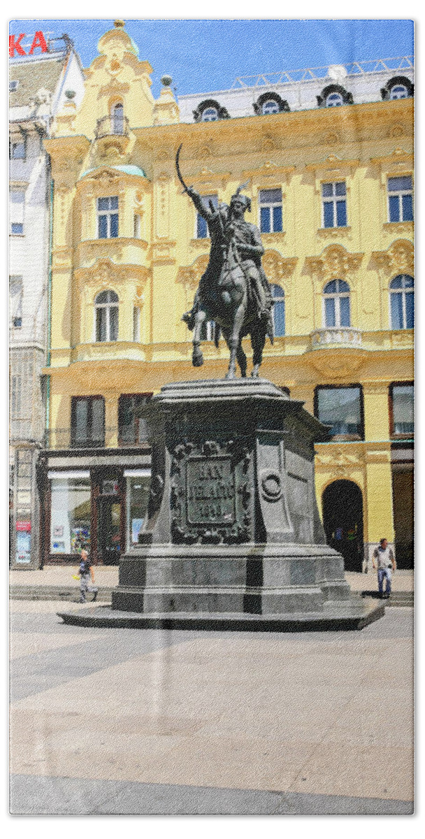 Statue Bath Towel featuring the photograph Jelacic Square Zagreb by Chris Smith
