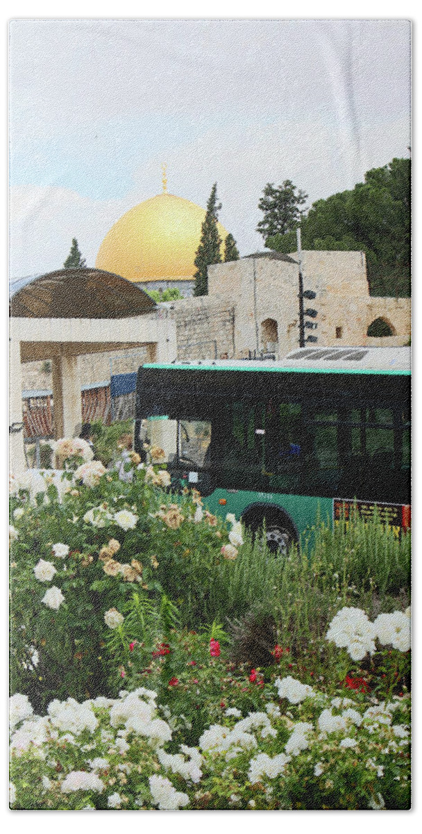 Jerusalem Bath Towel featuring the photograph Jerusalem White Flowers by Munir Alawi