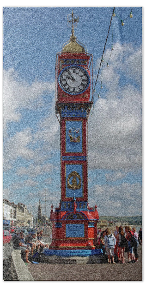 Europe Bath Towel featuring the photograph Jubilee Clock, Weymouth by Rod Johnson
