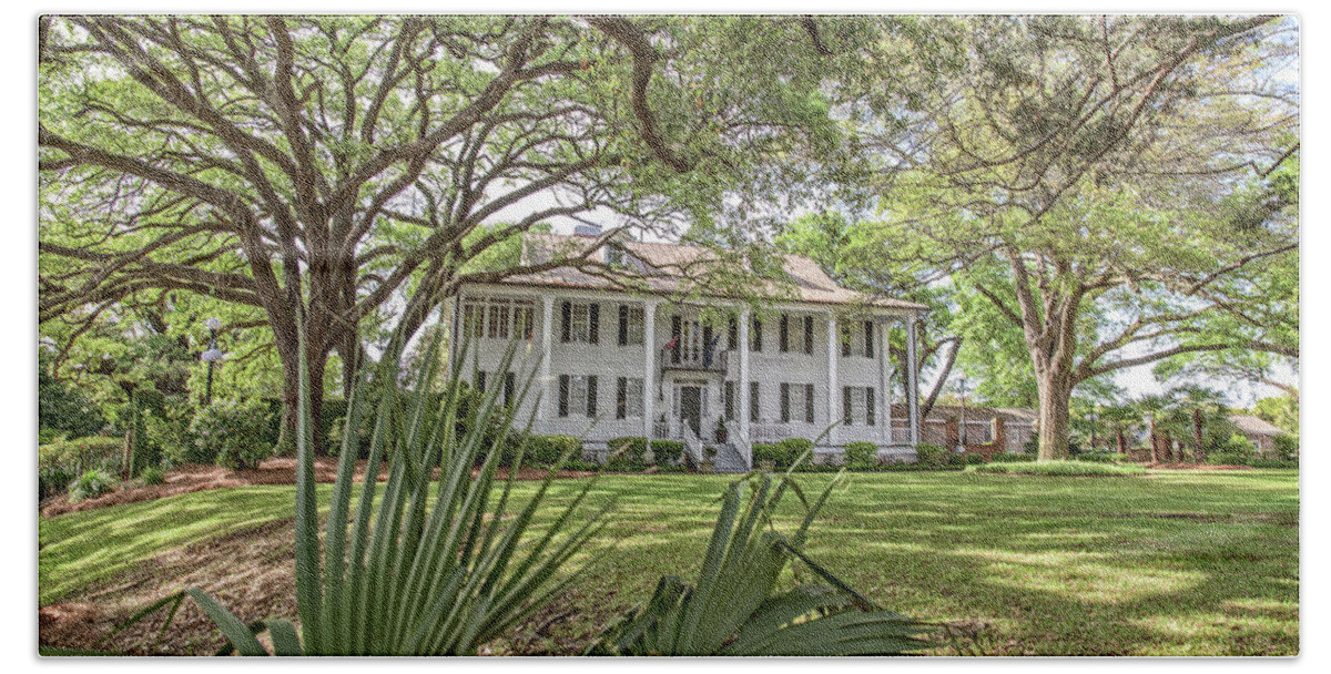 Georgetown Bath Towel featuring the photograph Kaminski House Museum by Mike Covington