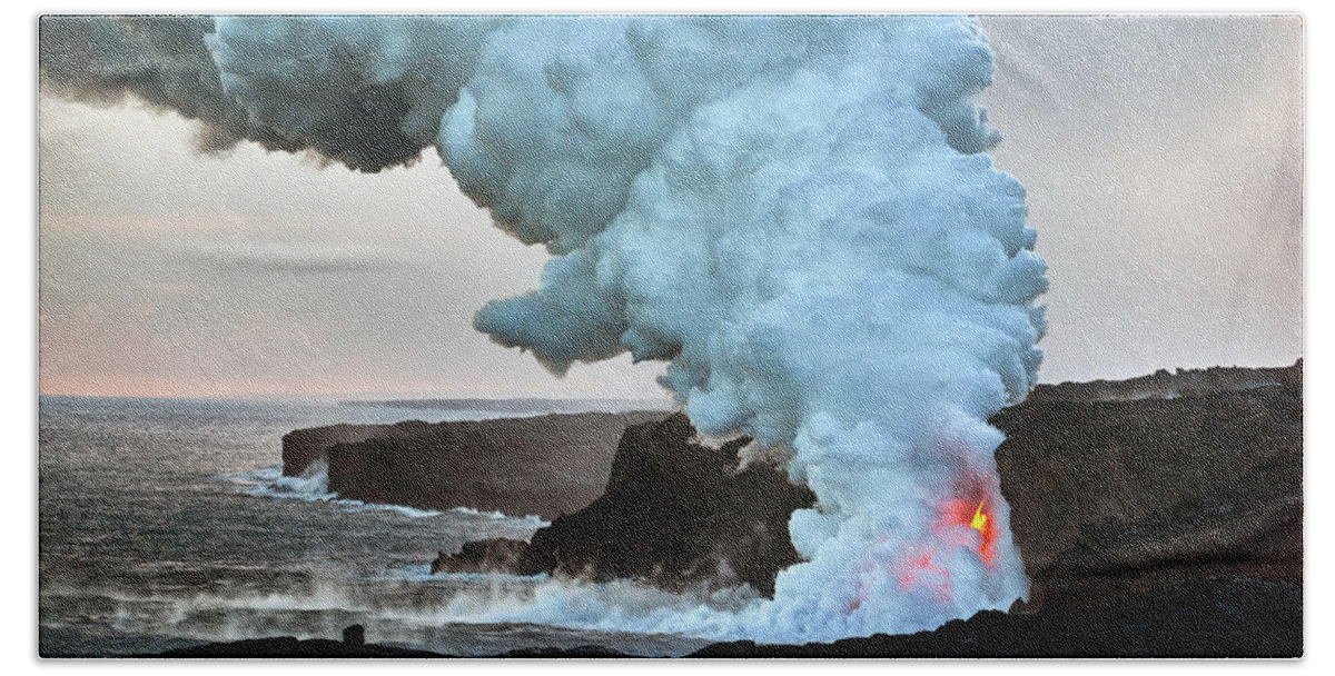 Lava Hand Towel featuring the photograph Kamokuna Plume by Christopher Johnson