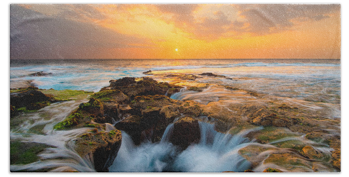 Hawaii Big Island Kona Keahole Point Sunset Lava Sinkhole Puka Ocean Sea Bath Towel featuring the photograph Kona Sunset by Patrick Campbell