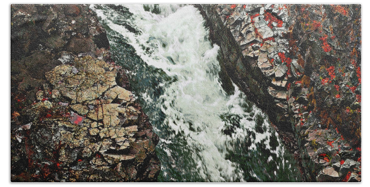 Water Bath Towel featuring the photograph Klickitat Narrows by John Christopher