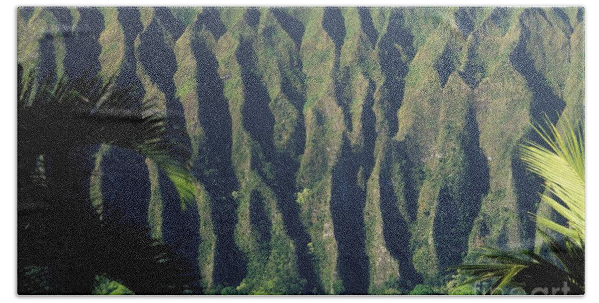 Blue Bath Towel featuring the photograph KoOlau Mountains by Peter French - Printscapes