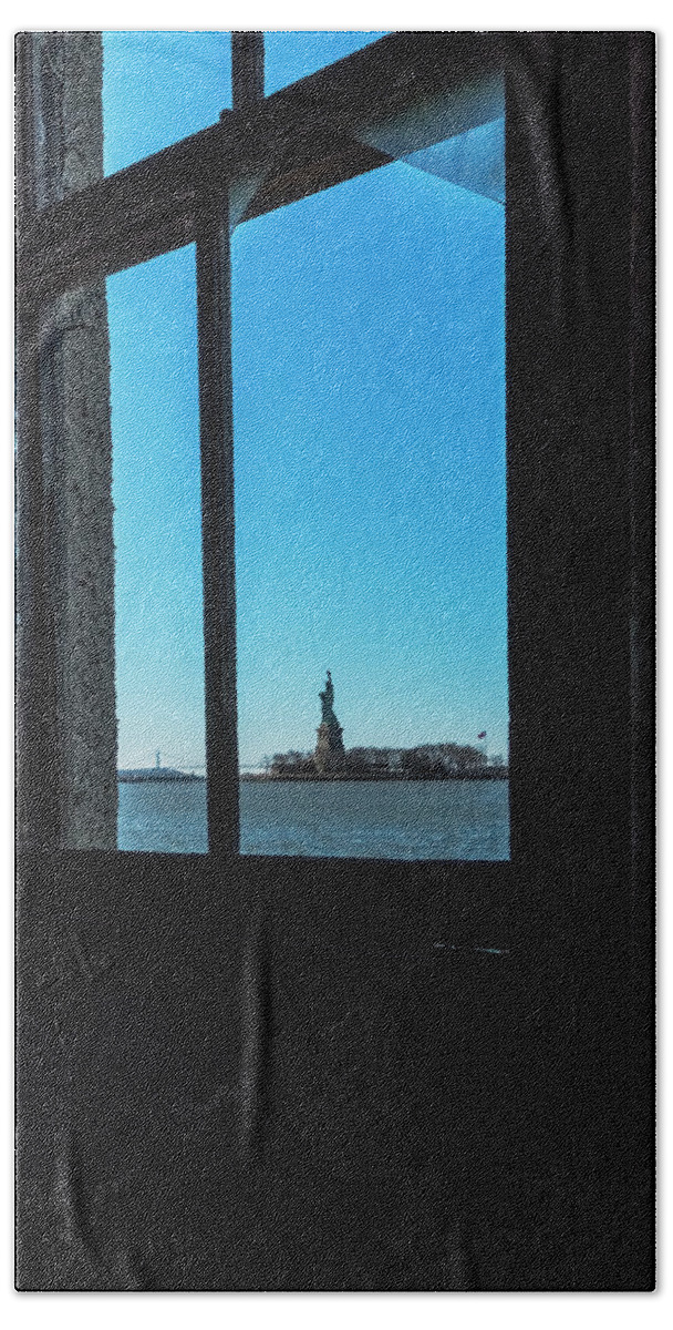 Jersey City New Jersey Bath Towel featuring the photograph Lady Liberty by Tom Singleton