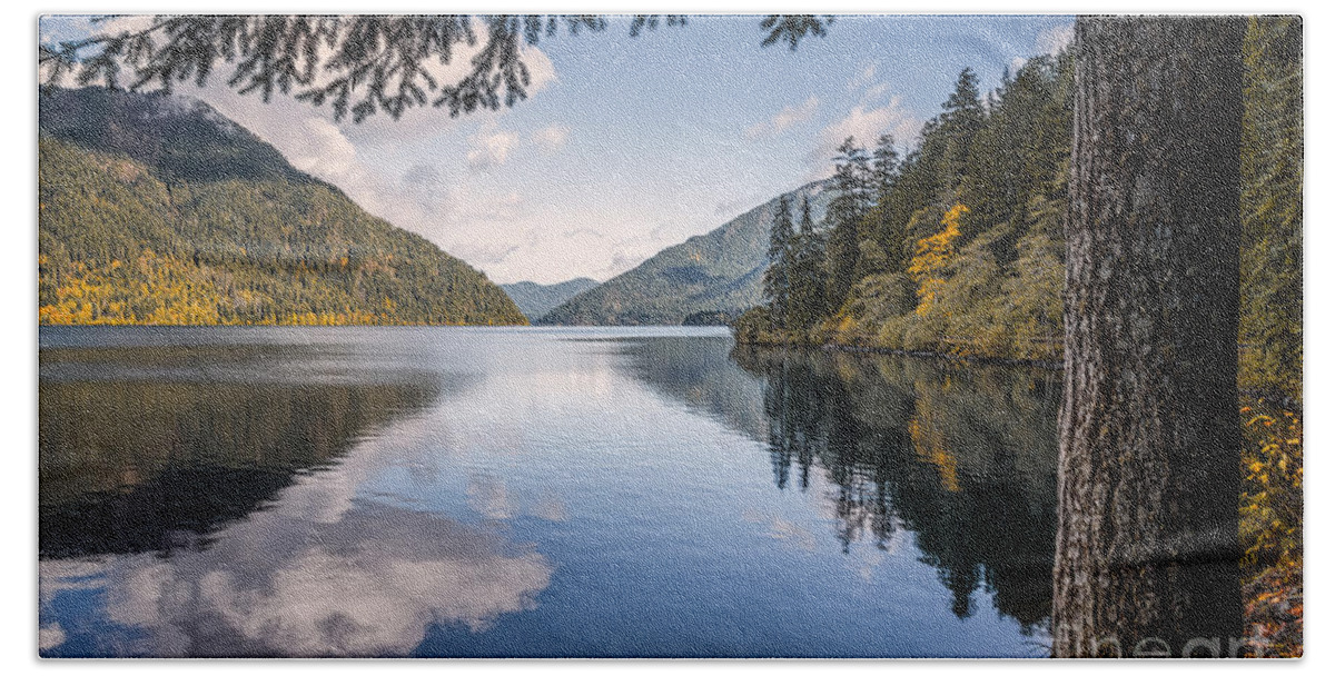 Autumn Bath Towel featuring the photograph Lake Crescent 1 by Al Andersen