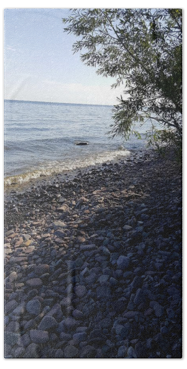 Lake Ontario Bath Towel featuring the photograph Lake Ontario 2 by Rob Hans