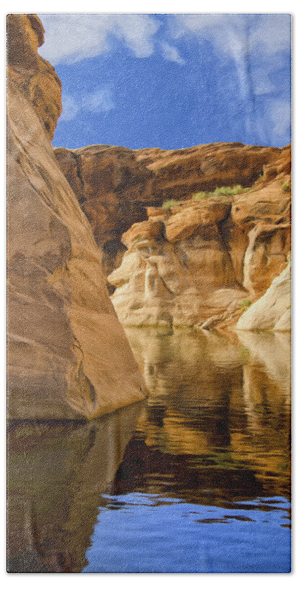 Morning Hand Towel featuring the painting Lake Powell Stillness by Dominic Piperata