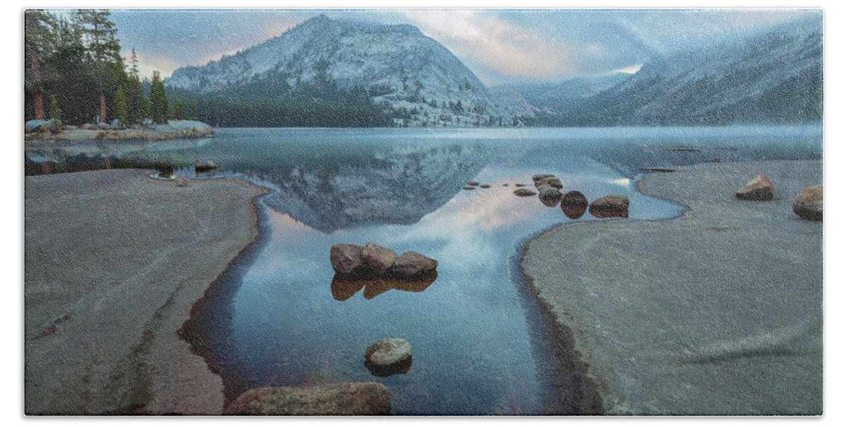 Landscape Bath Towel featuring the photograph Lake Tenaya at Early Dawn by Jonathan Nguyen