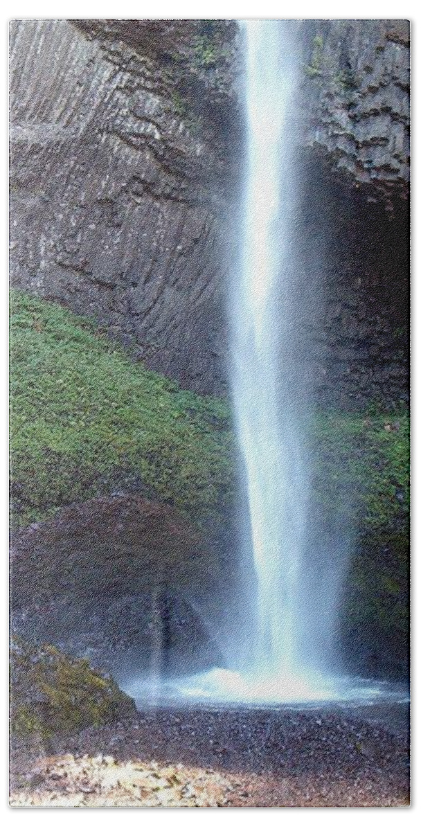 Latourel Falls Bath Towel featuring the photograph Latourel Falls by Charles Robinson
