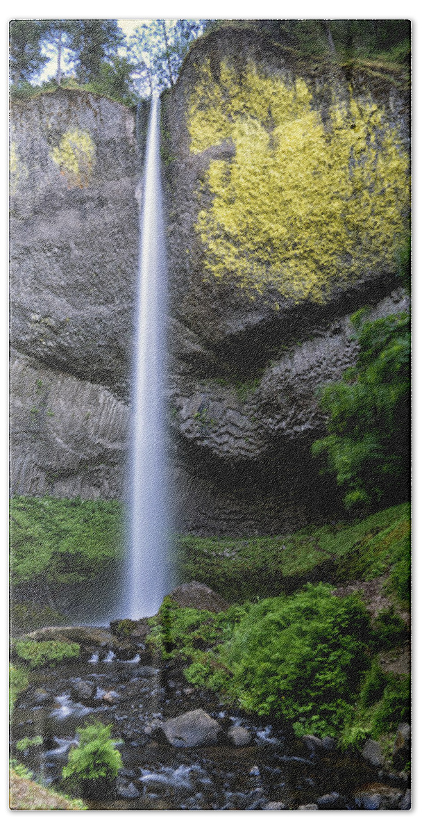 Oregon Bath Towel featuring the photograph Latourell Water Fall Oregon DSC05430 by Greg Kluempers