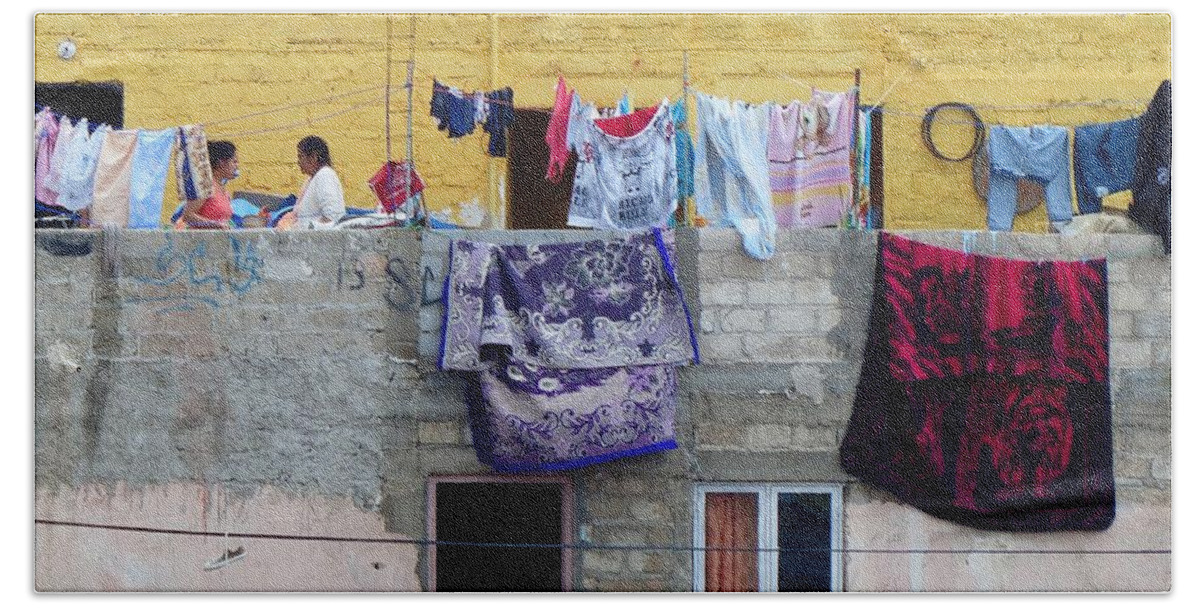 Laundry Day Hand Towel featuring the photograph Laundry In Guanajuato by Rosanne Licciardi
