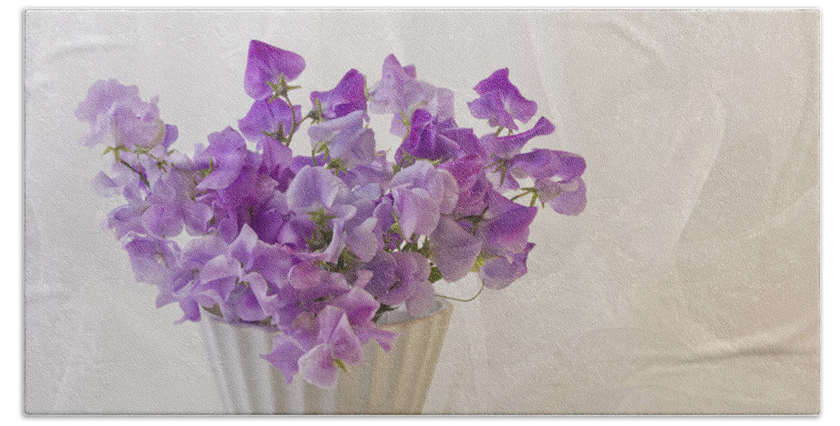 Sweet Peas Hand Towel featuring the photograph Lavender Sweet Peas And Chiffon by Sandra Foster