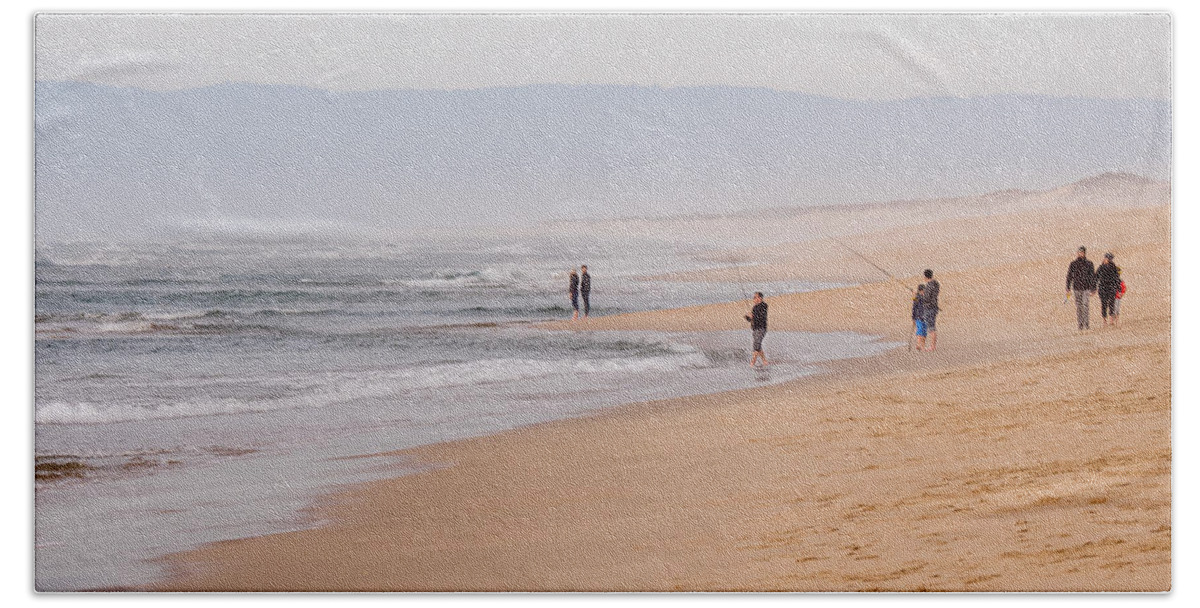 Beach Bath Towel featuring the photograph Lazy Walk on the Beach by Derek Dean